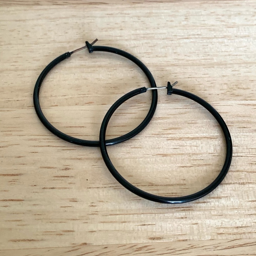 ✨SOLD✨Black Hoop Earrings - Picture 5 of 6